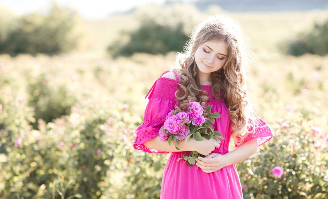 Fuksja i różowa sukienka