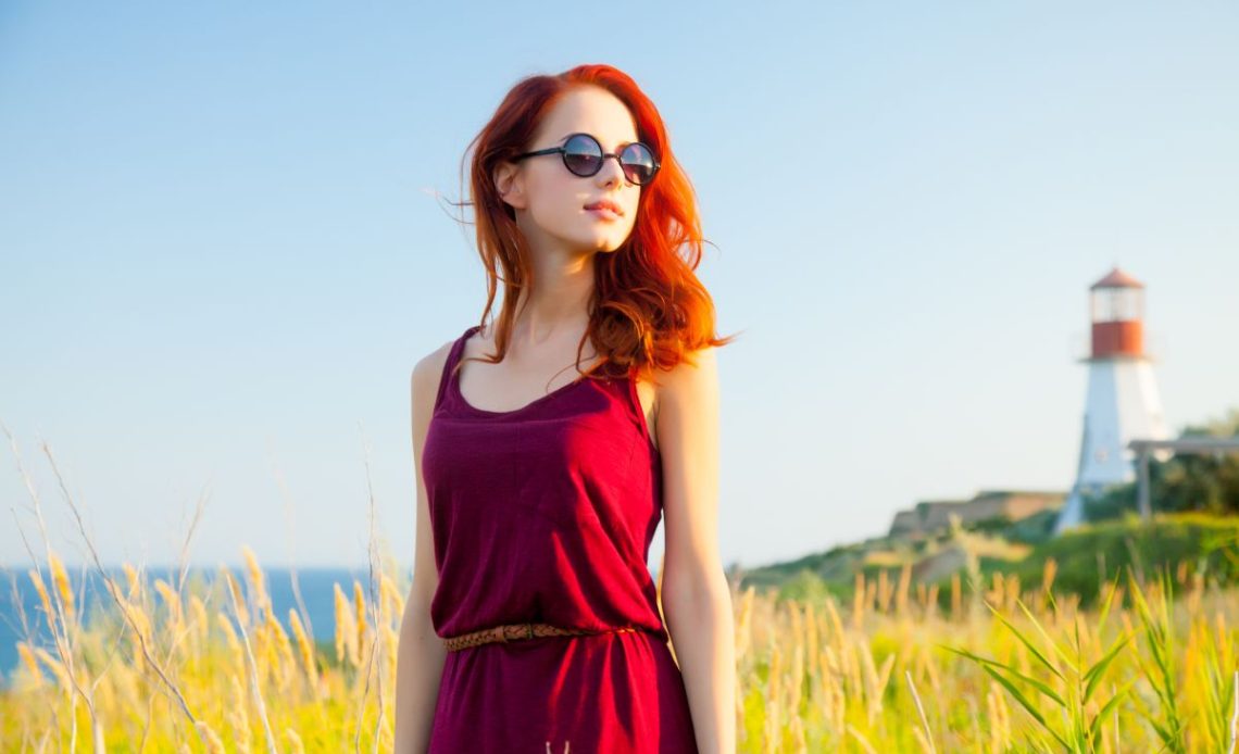 Kolor sukienki do rudych włosów