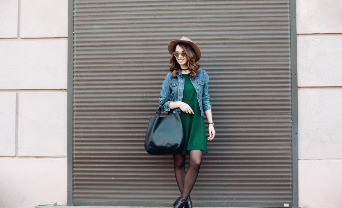 Sukienka do czarnych rajstop