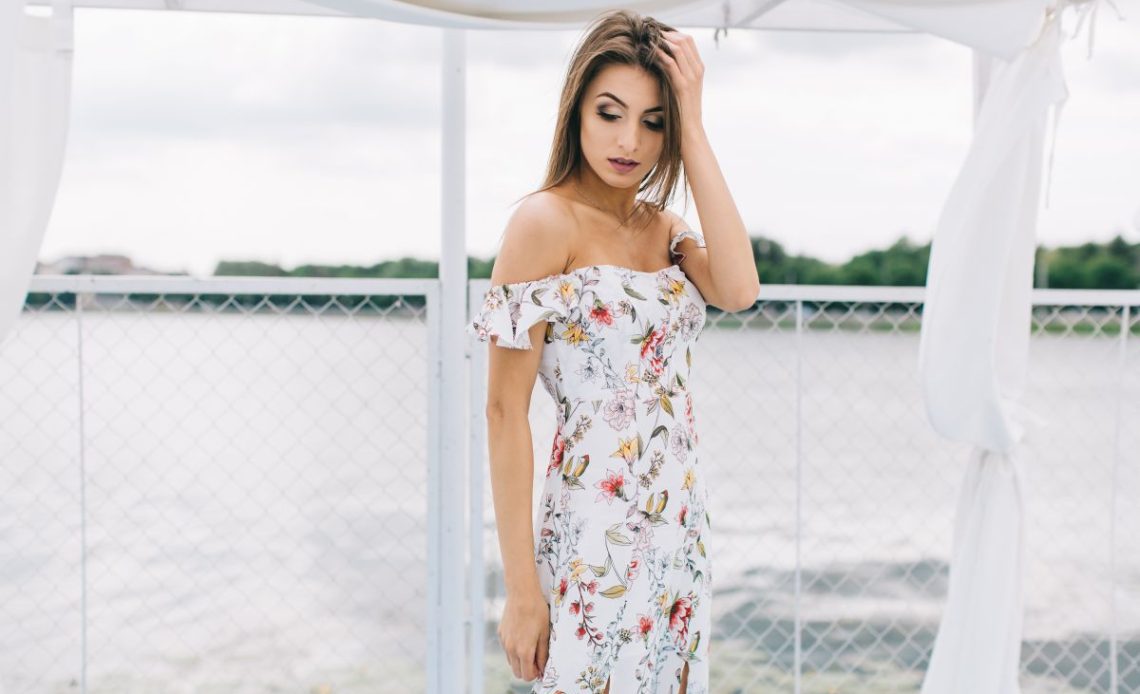 Sukienka w kwiaty na wesele